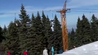 Uludağ’da bir kayakçı telesiyejde asılı kaldı