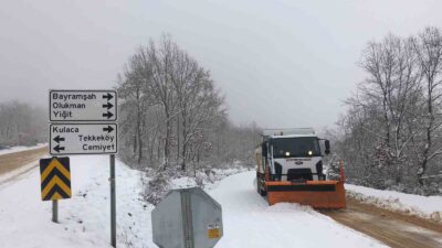 İnegöl’de karla kaplanan yollara anında müdahale
