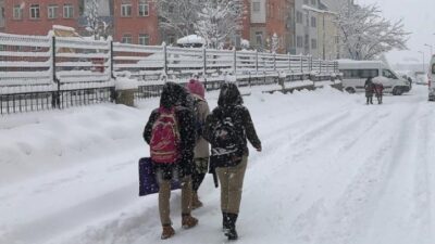 İstanbul ve Ankara’da eğitime kar engeli