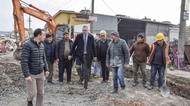 Karacabey Belediye Başkanı Ali Özkan, yaptığı denetimde Küçük Sanayi Sitesinde