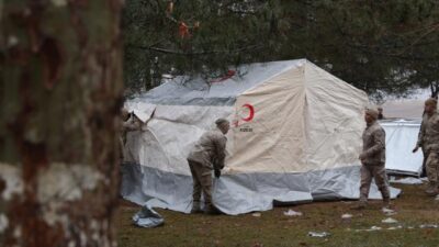 Deprem bölgesinde çadır kurulumuna başlandı
