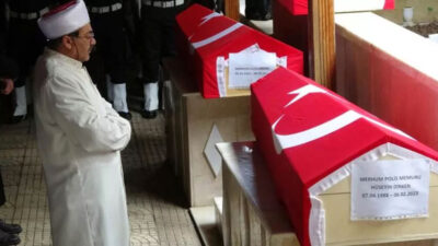 Depremde hayatını kaybeden polis memuru ve 2 çocuğuna acı veda