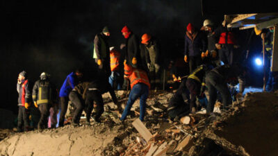 Malatya’dan umutlandıran haber! 65 saat sonra 1 kişi enkazdan sağ olarak çıkarıldı