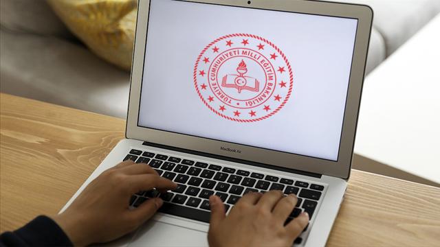 MEB elektronik sınavları erteledi MEB elektronik sınavları erteledi