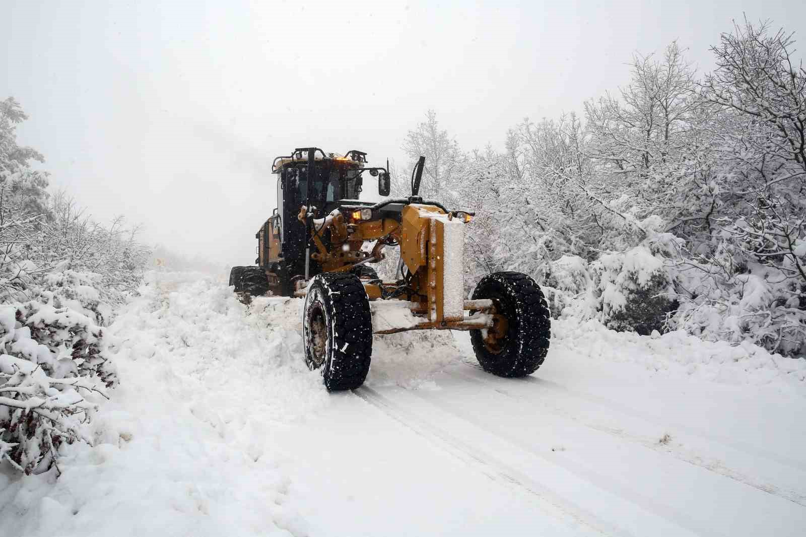 Nilüfer’de karla mücadele ekipleri görev başında