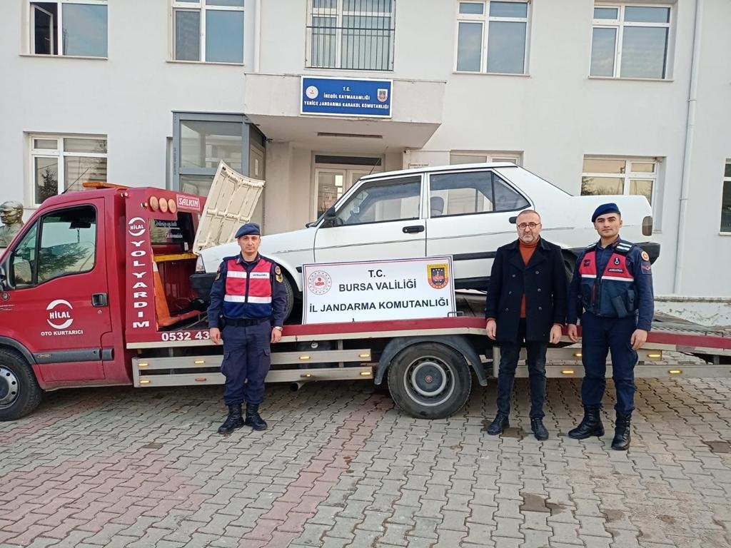 Bursa’da otomobil hırsızlığı! Çekiciye yükleyip çalmış