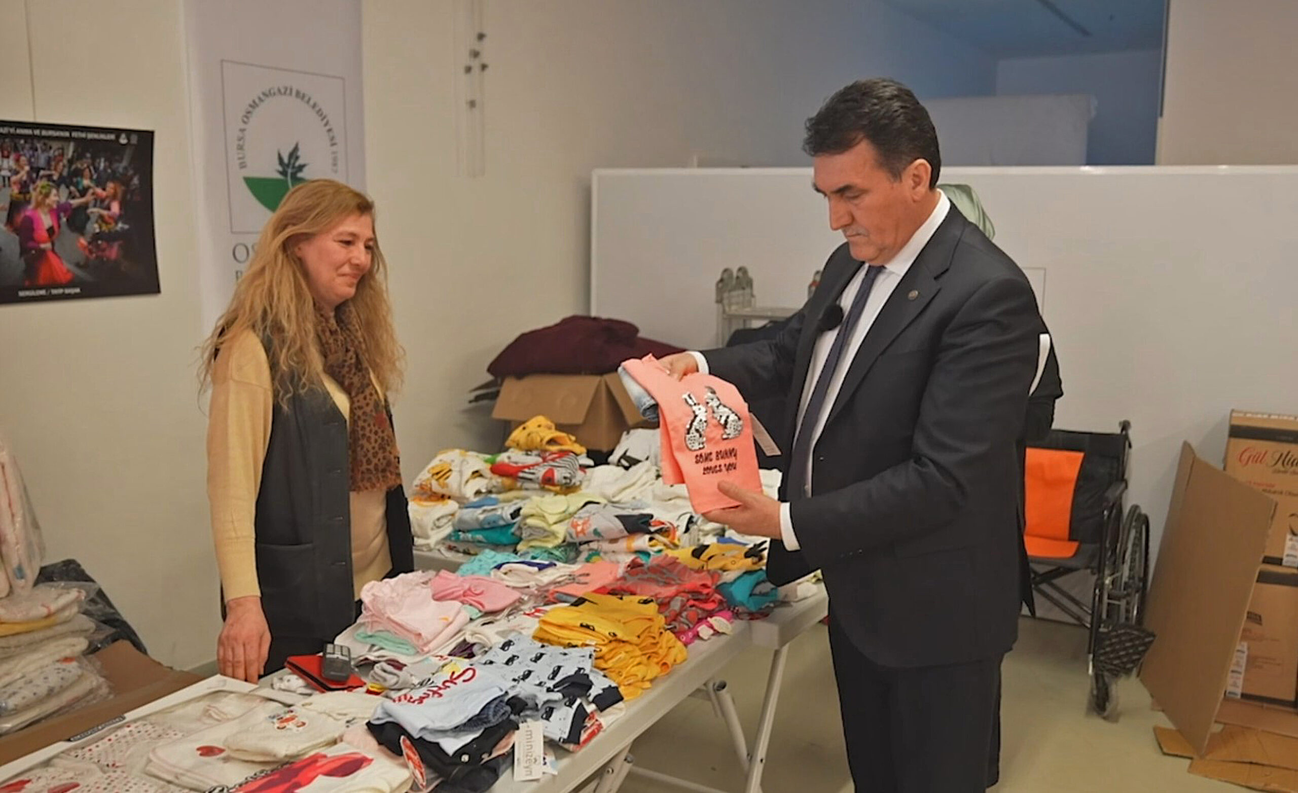 Osmangazi Sevgi Mağazası’nın kapıları depremzedelere açıldı Osmangazi Sevgi Mağazası’nın kapıları depremzedelere açıldı