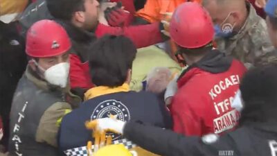 Hatay’da 182. saatte 12 yaşındaki çocuk sağ çıkarıldı