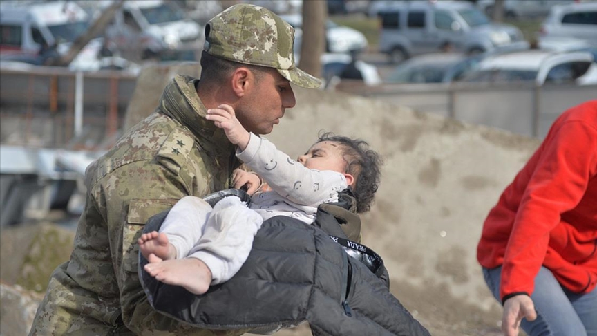 Ailesine ve yakınlarına ulaşılamayan depremzede çocuklar için çağrı merkezi