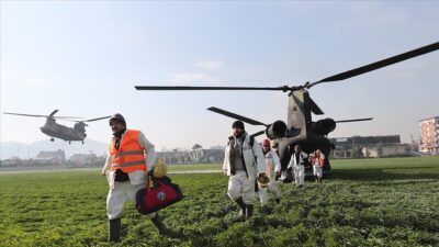 ‘Uçan kaleler” deprem bölgelerine personel ve malzeme taşıyor