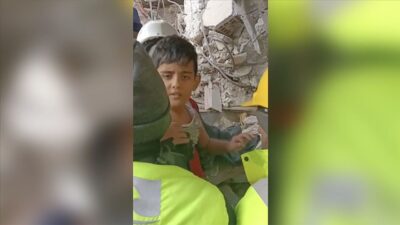 Hatay’da Ömer ile annesi depremden 150 saat sonra kurtarıldı