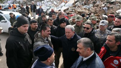 Bakanlar Akar ve Koca Hatay’daki arama kurtarma çalışmalarını inceledi