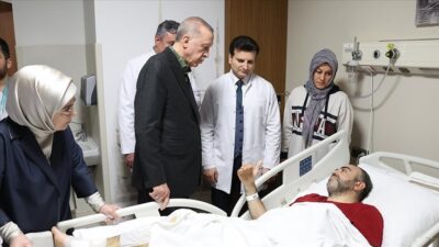 Cumhurbaşkanı Erdoğan’dan hastanedeki depremzedelere ziyaret