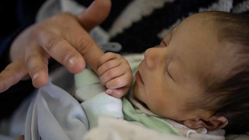 Depremzede 15 bebek daha Cumhurbaşkanlığına ait uçakla Ankara’ya getirildi