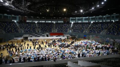 Azerbaycan halkının Türkiye’ye yardım seferberliği sürüyor