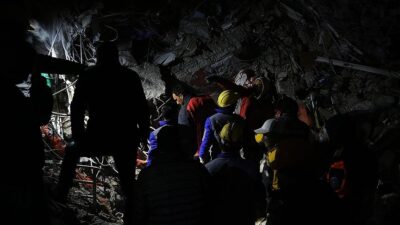 Malatya’da enkaz altında kalan kadın 44 saat sonra kurtarıldı