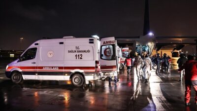 Depremde yaralanan bazı vatandaşların İstanbul’da tedavileri sürüyor