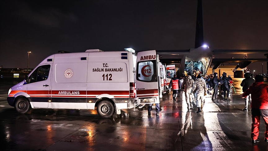 Depremde yaralanan bazı vatandaşların İstanbul’da tedavileri sürüyor