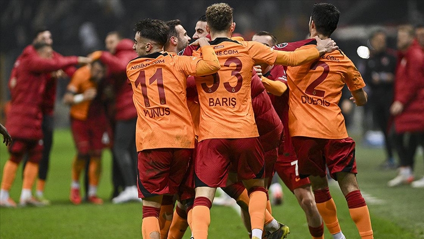 Galatasaray 3 puana rekorla uzandı
