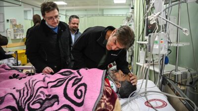 Enkazdan 296. saatte kurtarılmıştı! Yaşadıklarını Dr. Mehmet Öz’e anlattı