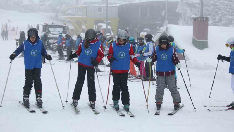 Bursa Büyükşehir Belediyespor Kulübü tarafından ‘çocukların kayak sporuyla buluşabilmesi için’