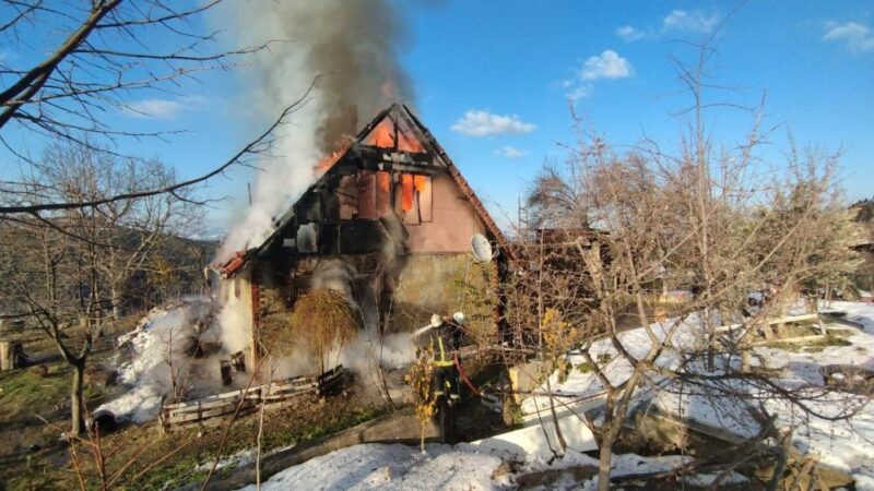 Bursa’da bu villa küle döndü! Bursa'nın Orhangazi ilçesinde bir villa, şömineden çıkan yangında kül oldu.