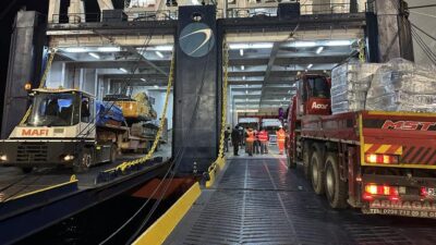 Deprem bölgesi için Çeşme Limanı’ndan yardım gemisi gönderildi