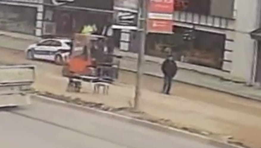 Yer: Bursa… Yolun karşısına geçerken…