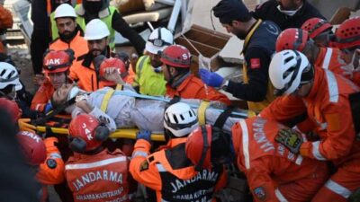 155. saatte zihinsel engelli genç enkazdan kurtarıldı