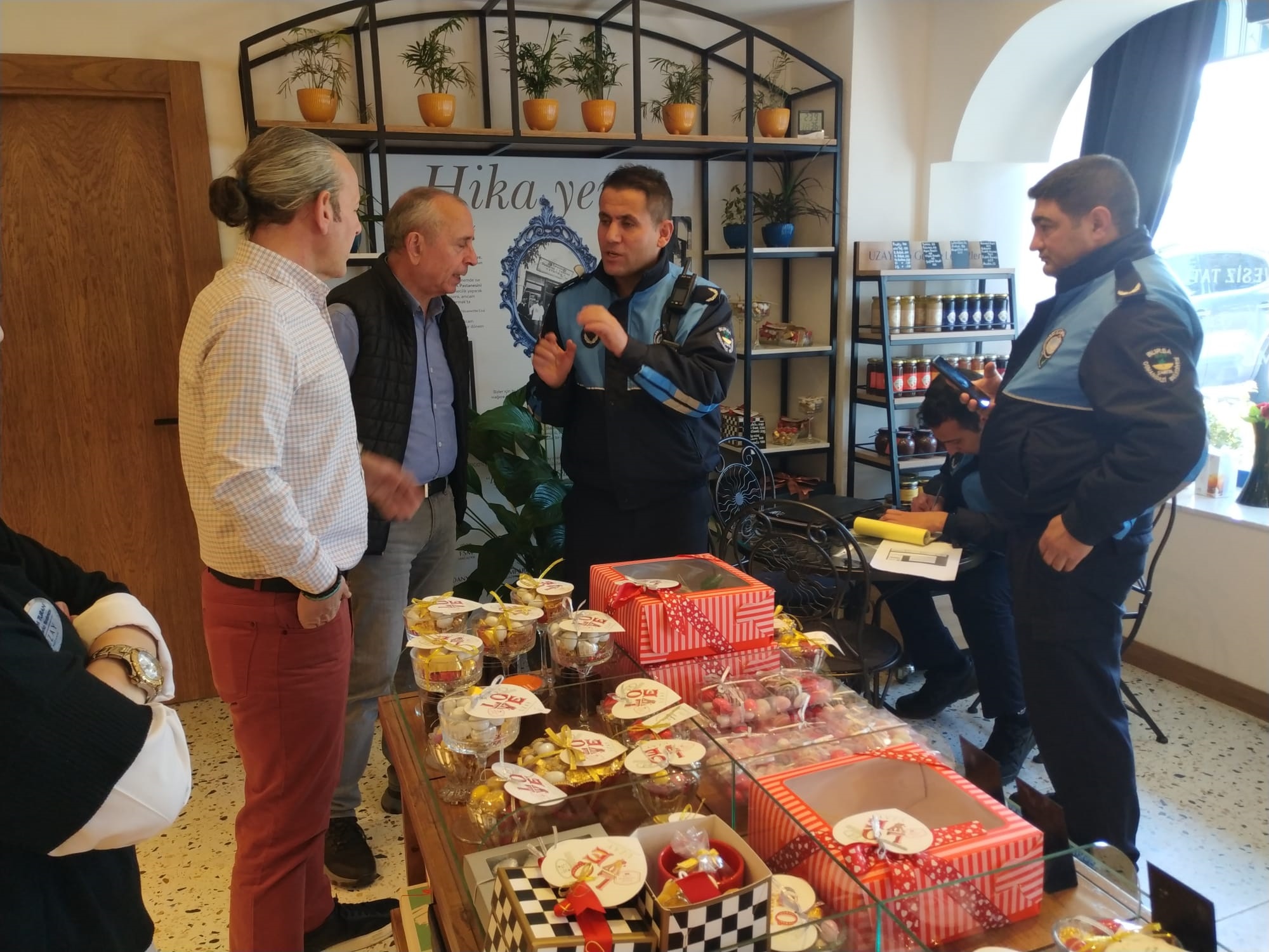 Zabıtadan kırsal bölgedeki iş yerlerine ruhsat denetimi Zabıtadan kırsal bölgedeki iş yerlerine ruhsat denetimi