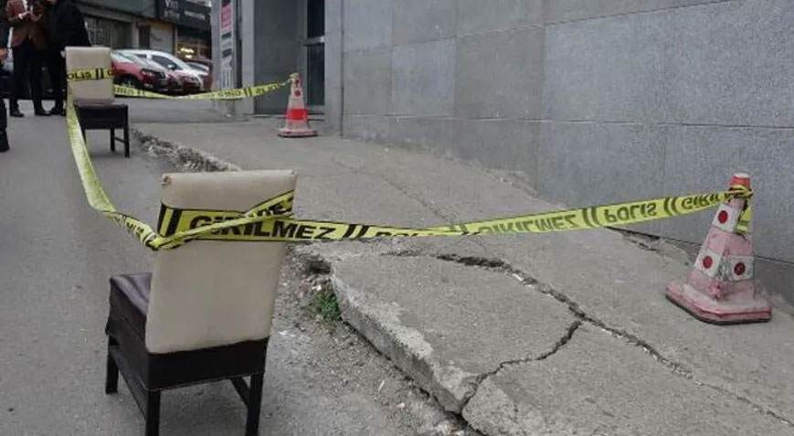 Trabzon’da CHP İl Başkanlığı ve iş yerine kurşun isabet etti Trabzon’da CHP İl Başkanlığı ve iş yerine kurşun isabet etti