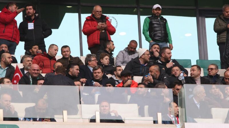 Bursaspor maçına ünlü teknik adamlar geldi! Yeşil beyazlı takımın şampiyon isimleri Ertuğrul Sağlam ve Ömer Erdoğan'ın