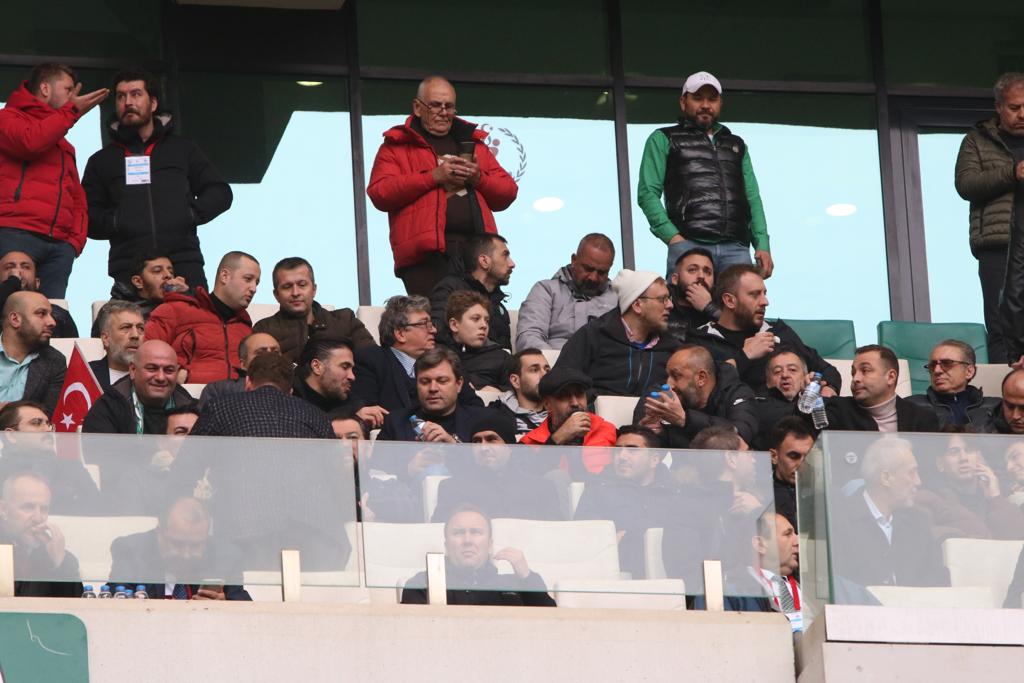 Bursaspor maçına ünlü teknik adamlar geldi! Bursaspor maçına ünlü teknik adamlar geldi!