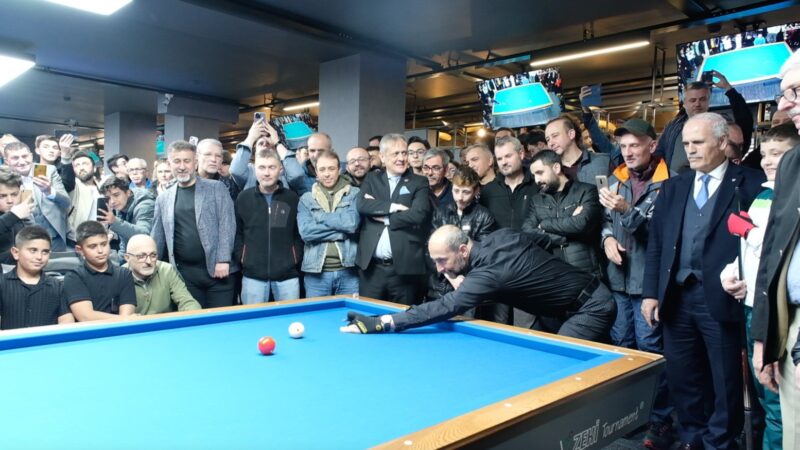  Dünya bilardo şampiyonu Semih Saygıner Bursa’da yeni faaliyete giren bilardo