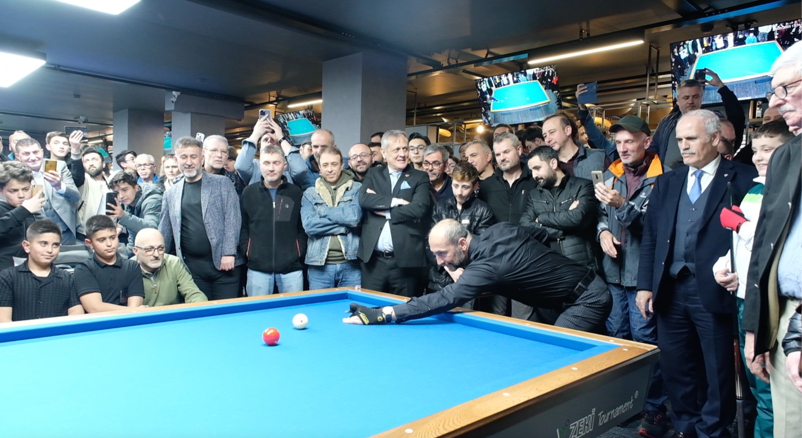 Semih Saygıner’den Bursa’da bilardo şov!