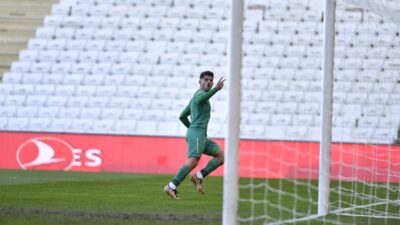 Hat-trick yapan Berat mutluluktan uçuyor