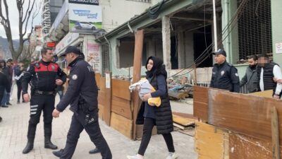 Bursa’da 3 saatlik müzakere eşi ve bebeği gelince son buldu