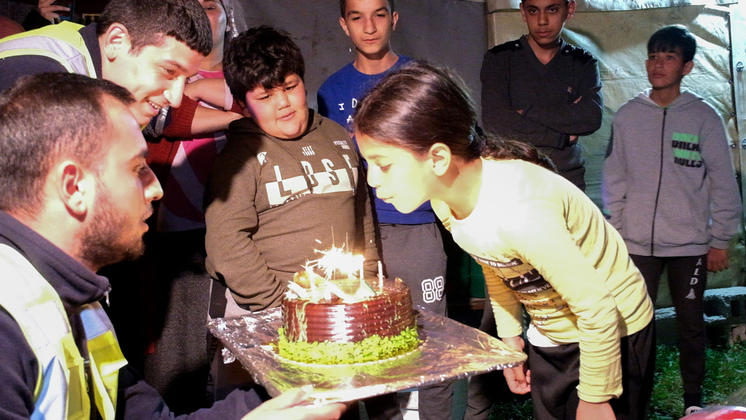 Depremzede Zehra’ya Büyükşehir’den doğum günü sürprizi