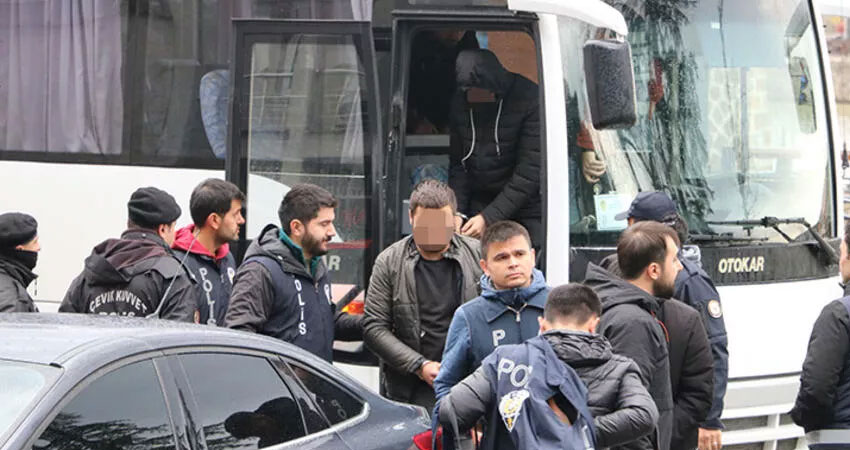 ‘Çekilişle dolandırıcılık’ operasyonu: 11 gözaltı ‘Çekilişle dolandırıcılık’ operasyonu: 11 gözaltı
