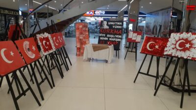 Bursa’da miniklerden ‘İstiklal’ sergisi! Bayrak sevgilerini tuvale yansıttılar