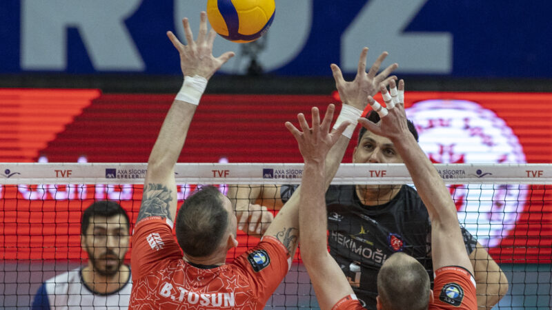Hekimoğlu Ziraat’e teslim oldu: 3-1 Voleybol AXA Sigorta Efeler Ligi'nin 21. haftasında Hekimoğlu Global Connect