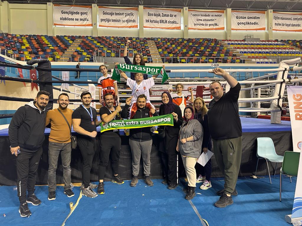 Bursalı minik sporcu Emir Ali’den büyük başarı Bursalı minik sporcu Emir Ali’den büyük başarı