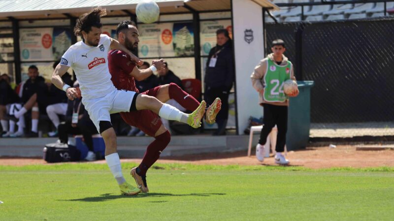 2.Lig’deki Bursa ekibi ateşle oynuyor! Bordo beyazlı ekip, Nazilli deplasmanından ikinci yarıda yediği gollerle 2-0