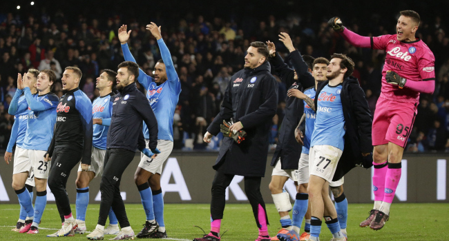 Napoli adım adım şampiyonluğa Napoli adım adım şampiyonluğa