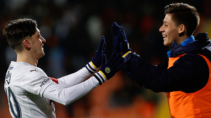 Arda Güler’den Mesut Özil’e veda mesajı Arda Güler’den Mesut Özil’e veda mesajı