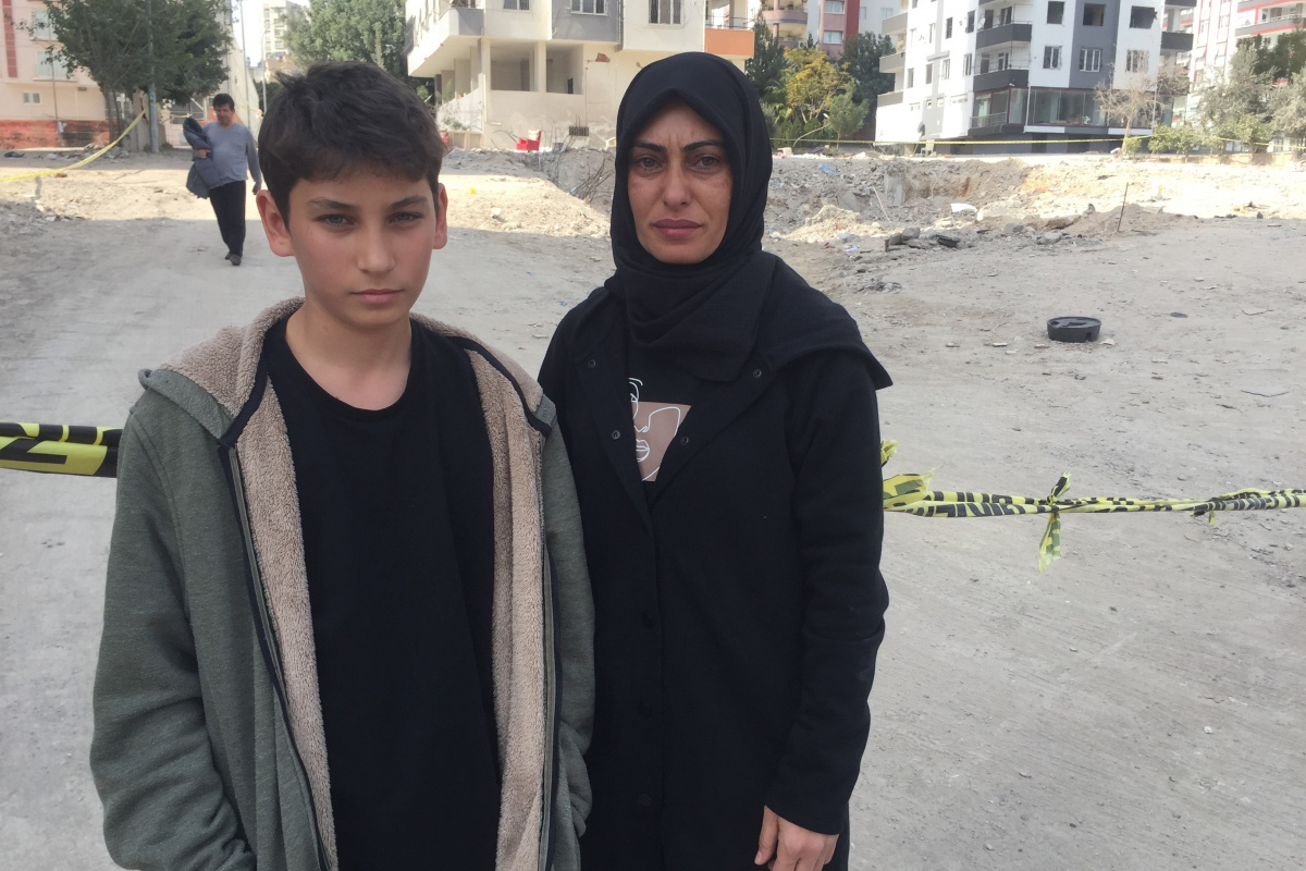 Depremin 20. saniyesinde çöktü! Oyun tutkusu aileyi hayatta tuttu