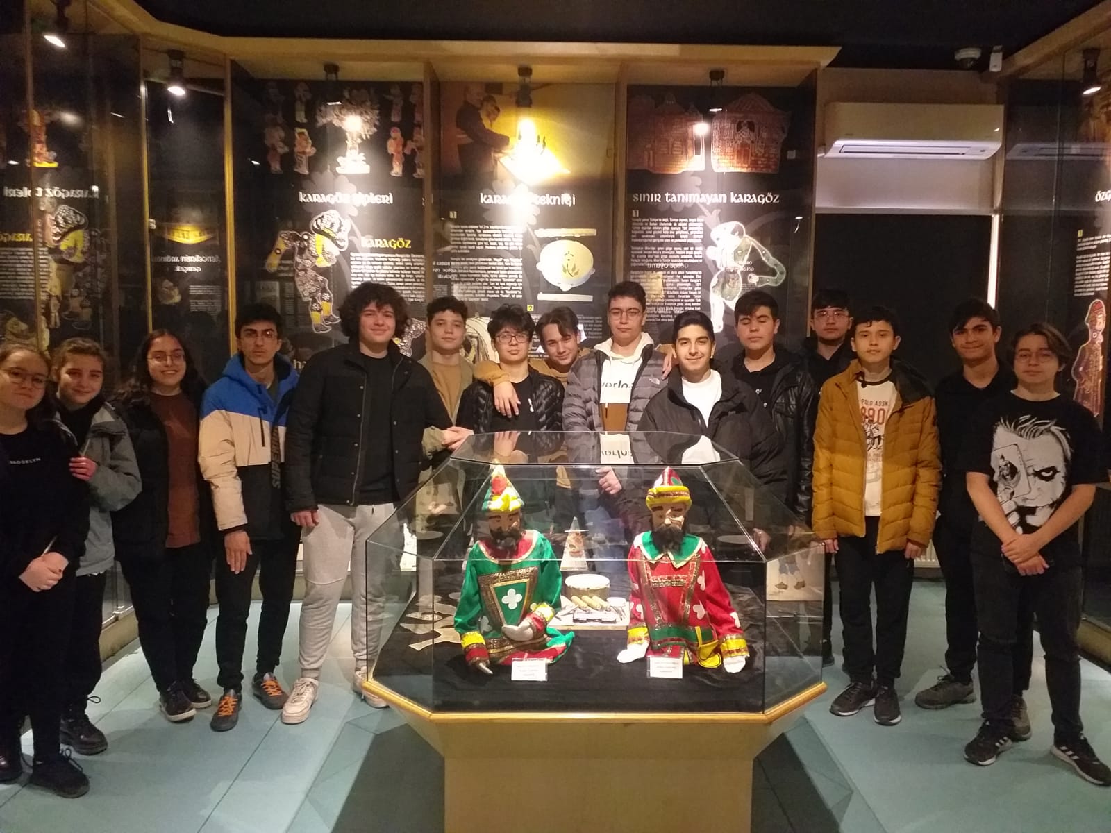 Depremzede öğrencilere şehir turu Depremzede öğrencilere şehir turu