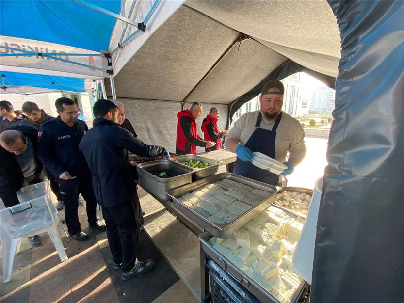 Yaraların sarılması için İnegöl Belediyesi desteğe devam ediyor