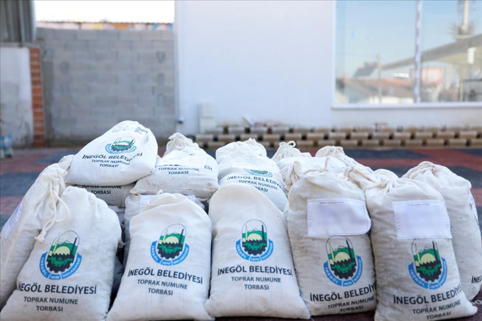 İnegöl Belediyesi tarlaların toprak analizini ücretsiz yaptırıyor İnegöl Belediyesi tarlaların toprak analizini ücretsiz yaptırıyor