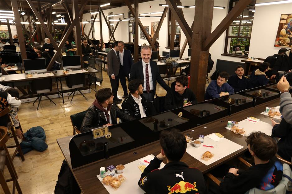 Başkan Taban, Nöbetçi Kitaphane’nin iftar sofrasında gençlerle buluştu